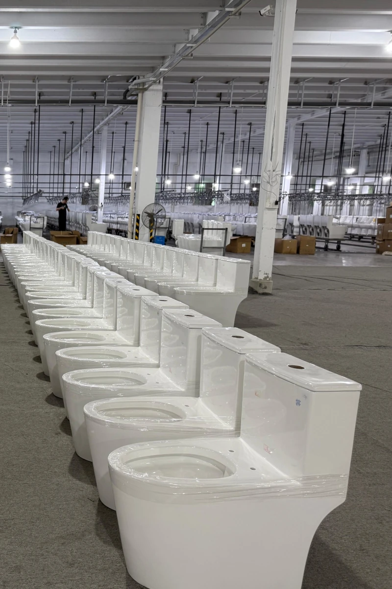 Quiénes somos Almacén logístico con sanitarios preparados para su almacenamiento y distribución a proyectos